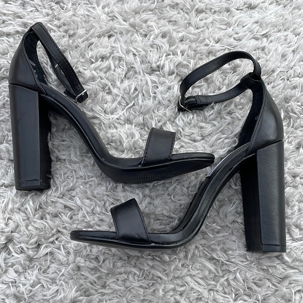 Steve Madden black Carrson heel